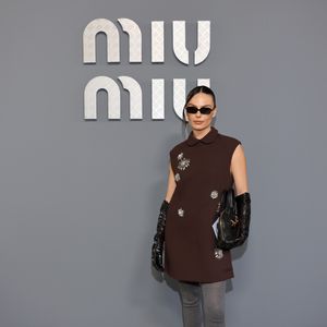 De Paris a São Paulo: Isis Valverde reaparece com look de luxo da Miu Miu usado em 2024