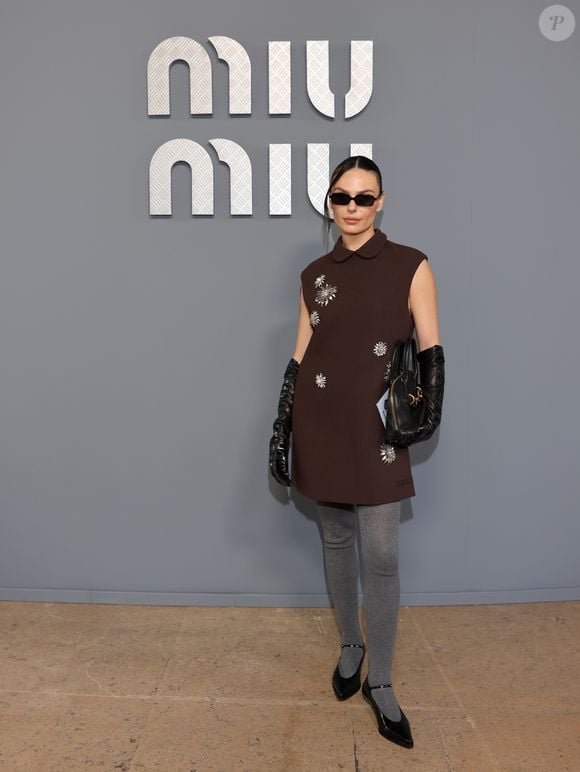 De Paris a São Paulo: Isis Valverde reaparece com look de luxo da Miu Miu usado em 2024