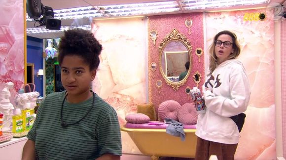 Ana Paula Renault não gostou do tom de Milena relembrando polêmica do vestido no 'BBB 26'