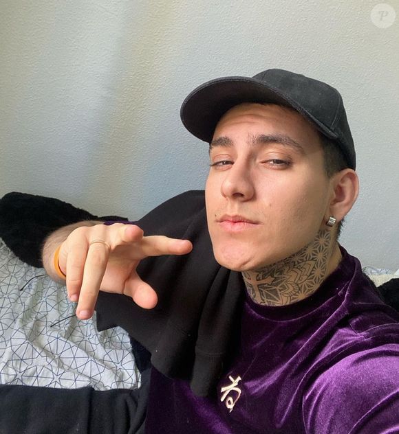 “Quando a gente trabalha com o corpo, cada detalhe importa. A harmonização íntima é um passo pra me sentir ainda mais seguro e entregue no momento do sexo. E quando a autoestima tá em dia, o prazer vem junto, pra mim e pra quem tá comigo", disse.