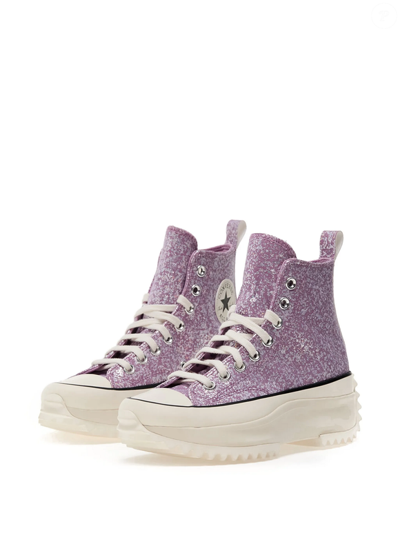 Entre glitter, plataforma e solado chunky, o Converse Run Star Hike Hi se firma como um dos tênis mais statement da temporada