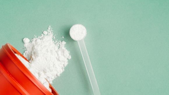 Creatina no skincare? Médicos alertam: misturar suplemento em cremes para aplicar na pele pode causar irritações e infecções