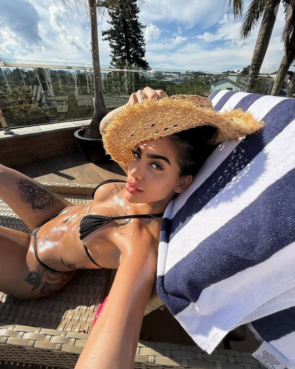 MC Mirella fez elogios à colega de profissão em entrevista ao jornal Folha de São Paulo horas antes de Andressa Urach publicar o desabafo nas redes sociais