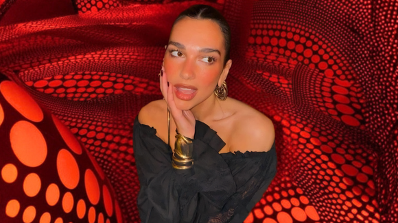 Arezzo se inspira em Yayoi Kusama para criar scarpins, estilo Chanel, tão confortáveis que seus pés vão agradecer