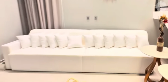 Mansão de Gil do Vigor: os ambientes são amplos, bem iluminados e pensados para uma rotina familiar prática, mas sem abrir mão da sofisticação.