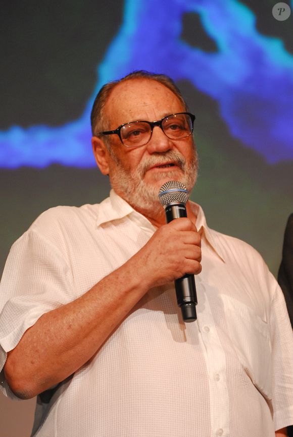 Walther Negrão, Gloria Perez e Benedito Ruy Barbosa assinaram contrato com o SBT, mas jamais escreveram algo para a emissora de Silvio Santos