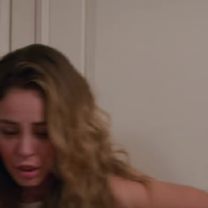 Na novela 'Vale Tudo', Heleninha (Paolla Oliveira) tem uma nova recaída com a bebida, e passou por uma situação intensa, sendo quase vítima de assédio.