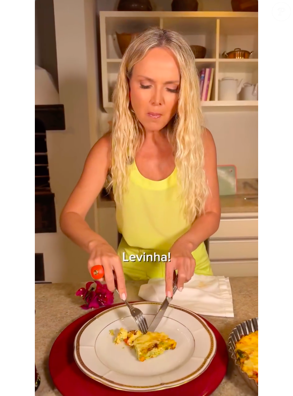 Experimentei comer essa tortinha da Eliana com um chá verde gelado pela manhã e amei!