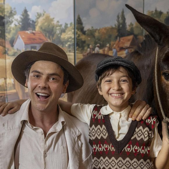 Davi Malizia e Sergio Guizé nos bastidores de Êta Mundo melhor; novela termina em março de 2026