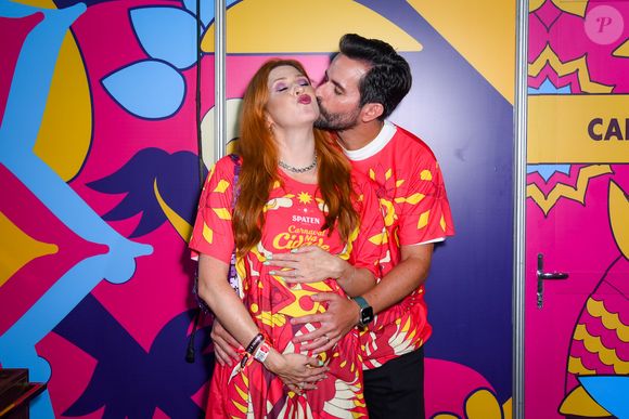 Carnaval 2025 do beijo: grávida, Dani Calabresa ganha carinho do marido, Richard Neuman
