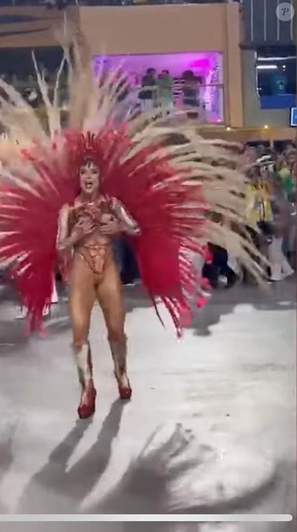 Gabi Martins ficou com seios à mostra no Carnaval da Sapucaí de 2024