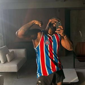 No seu show, Baco continuou as críticas: "Eu não fecho com nenhum filho da pu** que usa do poder da influência para causar o mal na vida das pessoas'