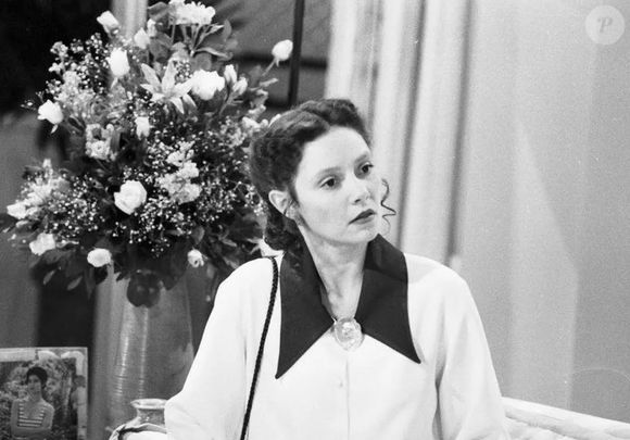 Andrezza (Thaís de Campos) terá um filho de Tonho (Jorge Pontual)