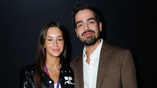 João Silva assume nova namorada durante o Teleton 2025; filha de ex-deputado e influenciadora do TikTok, saiba quem é Alexia Novelino