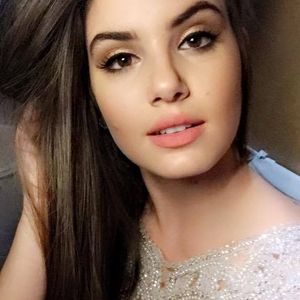 Ao longo da carreira, Camila Queiroz sempre foi muito elogiada por sua beleza