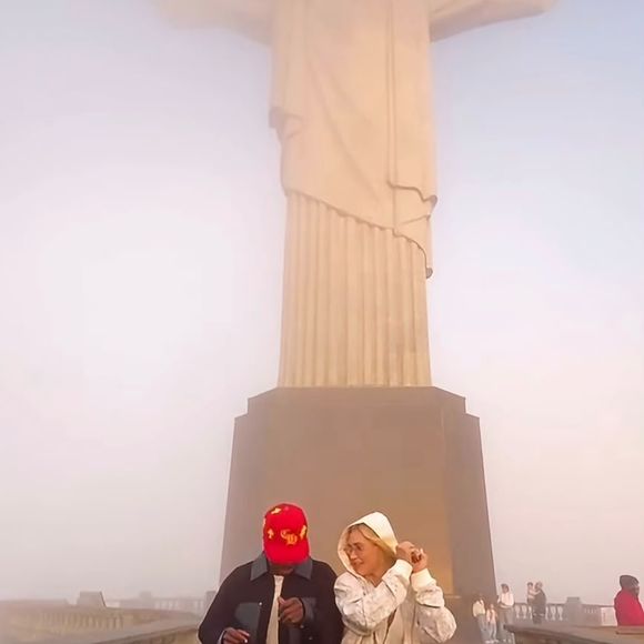 Ao comentar a relação de Vini Jr. e Virgínia Fonseca, Marcia Goldschmidt afirmou que a principal questão não seria descobrir se o jogador ama a influenciadora, mas entender 'Que tipo de amor é esse que não consegue controlar um dedo?'