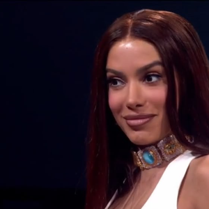 Anitta roubou a cena no primeiro episódio da nova temporada do "Estrelas da Casa" com seu jeito espontâneo e sem papas na língua