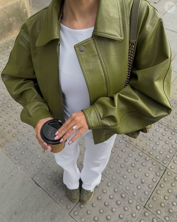 Influenciadora mostra com seu Adidas Samba como combinar look como novo New Balance