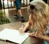 Para a psicologia, a escrita alternada entre maiúsculas e minúsculas ganhou força principalmente na internet, especialmente entre adolescentes e jovens adultos.