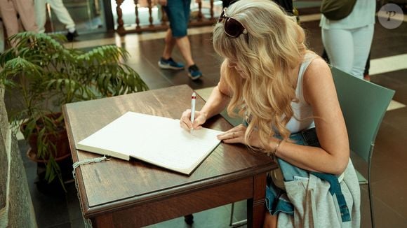 Para a psicologia, a escrita alternada entre maiúsculas e minúsculas ganhou força principalmente na internet, especialmente entre adolescentes e jovens adultos.
