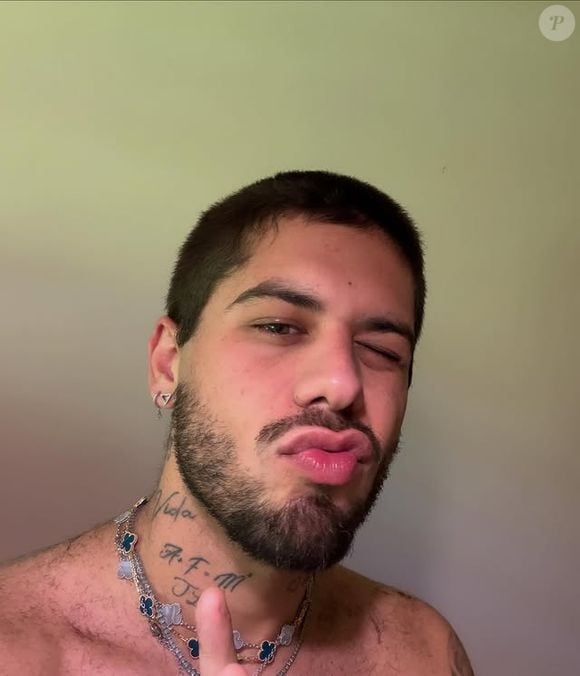 A foto sexy de Zé Felipe rendeu muitos elogios ao cantor
