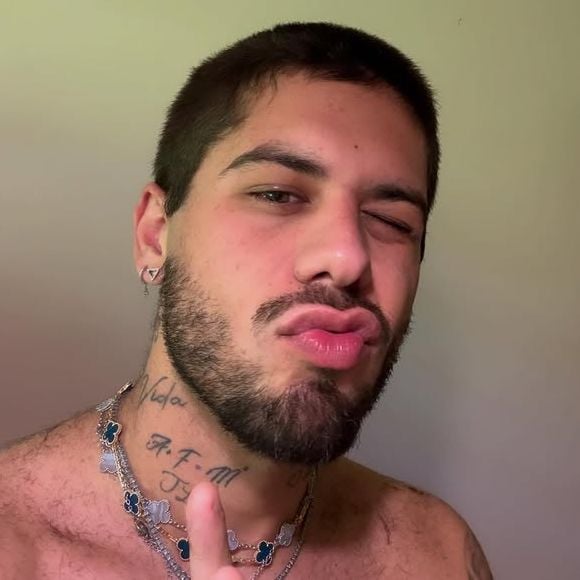 A foto sexy de Zé Felipe rendeu muitos elogios ao cantor