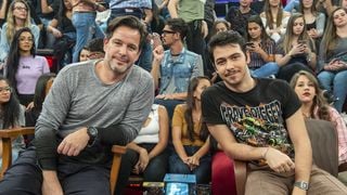 Totalmente idênticos! 20 pais e filhos famosos que pareciam iguais quando eram mais jovens