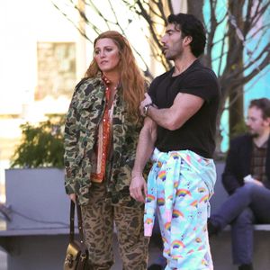 Blake Lively e Justin Baldoni teriam brigado por 'conflito de interesses' nos bastidores, já que ela é produtora executiva e ele diretor