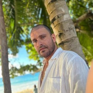 Diogo Nogueira passou a pegar pesado na academia e construiu um corpo mais definido