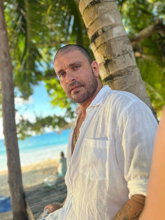 Diogo Nogueira passou a pegar pesado na academia e construiu um corpo mais definido