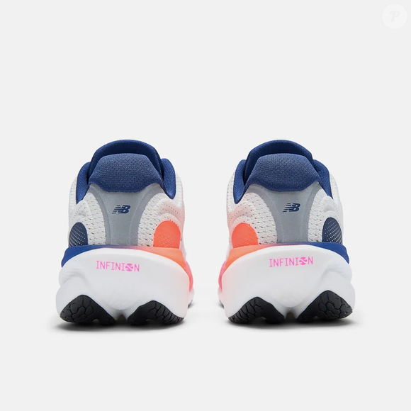 O design robusto e contemporâneo do New Balance 1080v15 reforça a tendência dos tênis de corrida que também conquistam espaço fora das academias