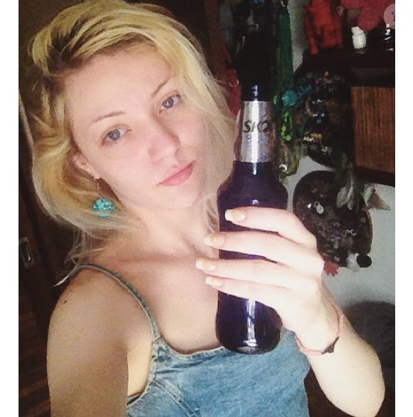 Vez ou outra a Barbie Humana surgia desmontada e impressionava a web