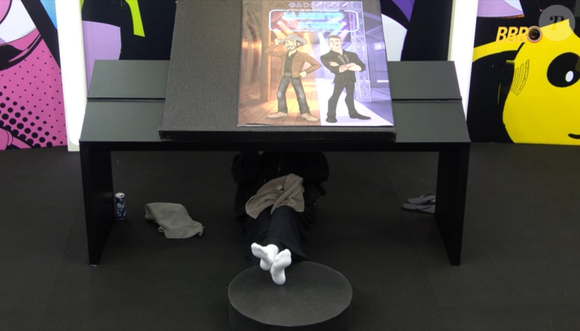 Ana Paula Renault dormiu debaixo de mesa do desafio do 'Barrado no Baile' do 'BBB 26'