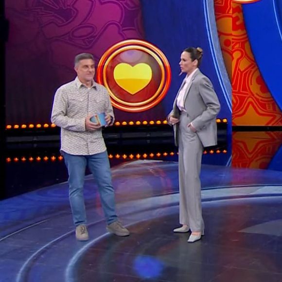 Ana Paula Renault esteve com Luciano Huck no 'Domingão' logo após deixar o 'BBB 26'