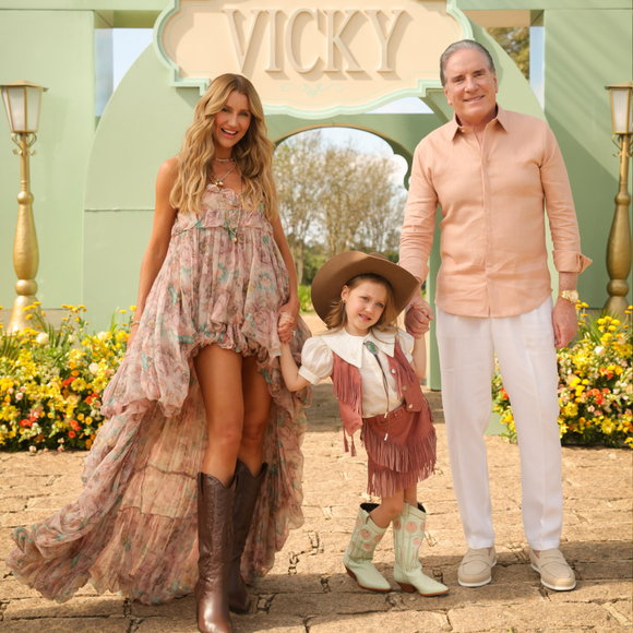 Um luxo! Ana Paula Siebert usa vestido de R$ 45 mil em festa cowgirl chic da filha com Roberto Justus; veja xx fotos