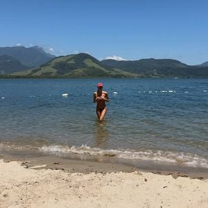 Sasha já tinha posado antes de topless