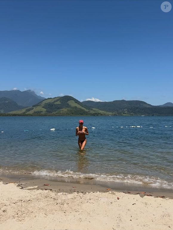 Sasha já tinha posado antes de topless