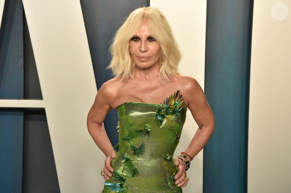 2020: exagero de procedimentos estéticos pode ter custado a aparência de Donatella Versace