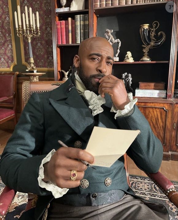 Com 1,78 m de altura, Daniel Francis é Lord Marcus Anderson em 'Bridgerton'