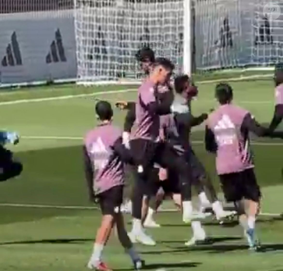 Vini Jr. durante treino do Real Madrid em Valdebebas após repercussão envolvendo sua vida pessoal