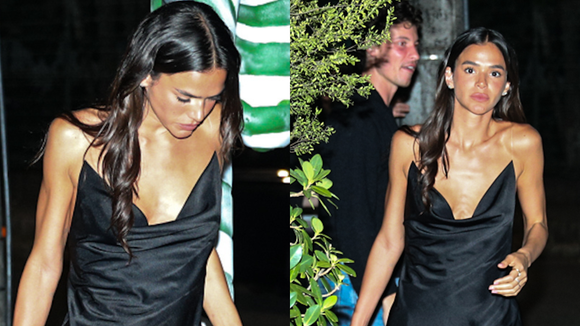 Slip dress míni, sandália elegante e bolsa importada: o look preto de Bruna Marquezine em jantar com Shawn Mendes parece básico, mas é mais caro do que você pensa