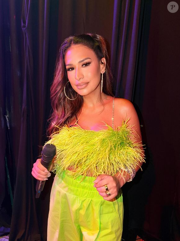 "O prato que mais me traduz fora dos palcos é o básico: arroz, feijão e bife. Eu adoro macarrão também, mas arroz e feijão não podem faltar. É comida simples, popular mesmo, do dia a dia", garante Simone Mendes