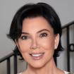 Após debutar novo rosto aos 69 anos, Kris Jenner revela valor gasto em procedimento: 'Isso é envelhecer com elegância'