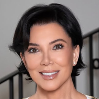 Após debutar novo rosto aos 69 anos, Kris Jenner revela valor gasto em procedimento: 'Isso é envelhecer com elegância'