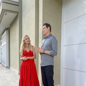 Celso Portiolli exibiu a casa uma única vez na TV aberta, justamente, para alguém que hoje é sua concorrente direta: Eliana