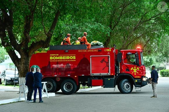 Corpo de Preta Gil chegou no carro do Corpo de Bombeiros, no Cemitério e Crematório da Penitência, nesta sexta-feira (25 de julho de 2025).