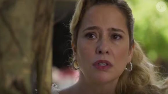 Resumo da novela 'Garota do Momento' tem Lígia sendo aconselhada a se declarar para Raimundo.