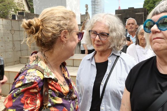 Enterro de Juca de Oliveira: filha única do ator conversa com Irene Ravache