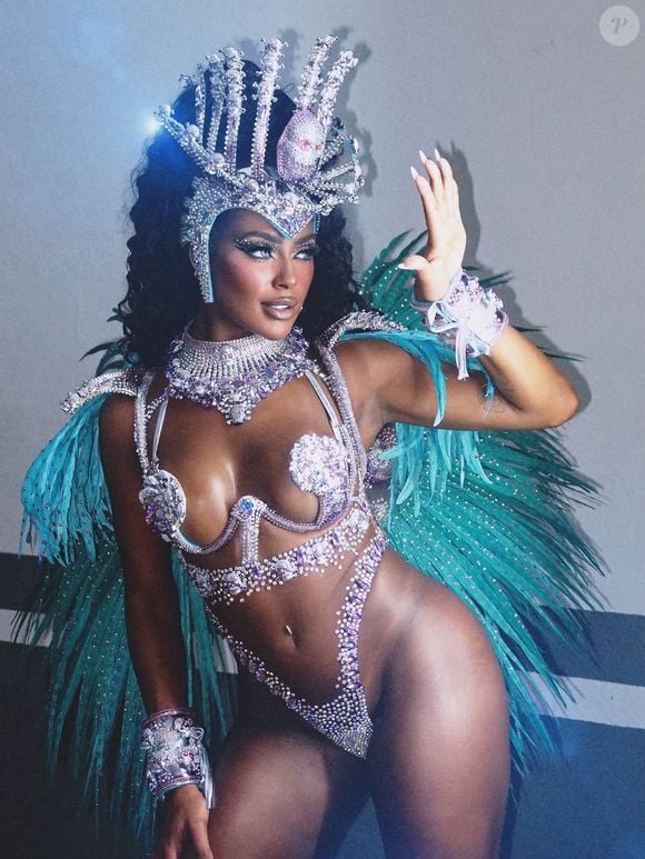 Musa da Viradouro no Rio de Janeiro, Madu Fraga é rainha de bateria da Vai-Vai em São Paulo