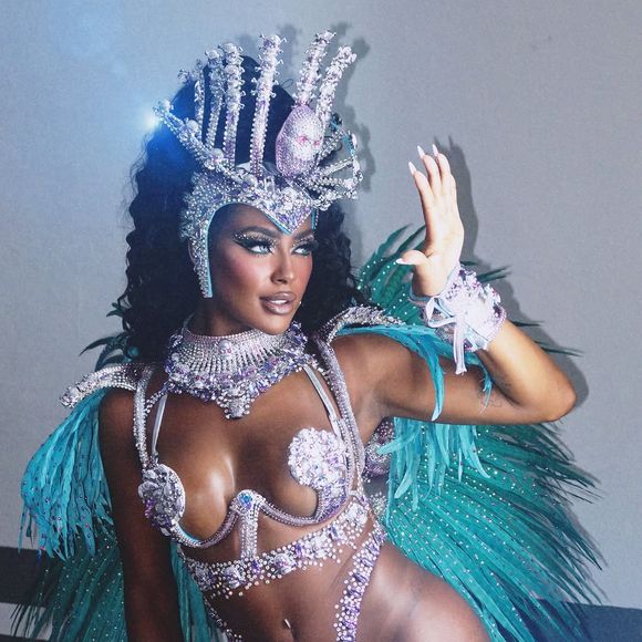 Musa da Viradouro no Rio de Janeiro, Madu Fraga é rainha de bateria da Vai-Vai em São Paulo